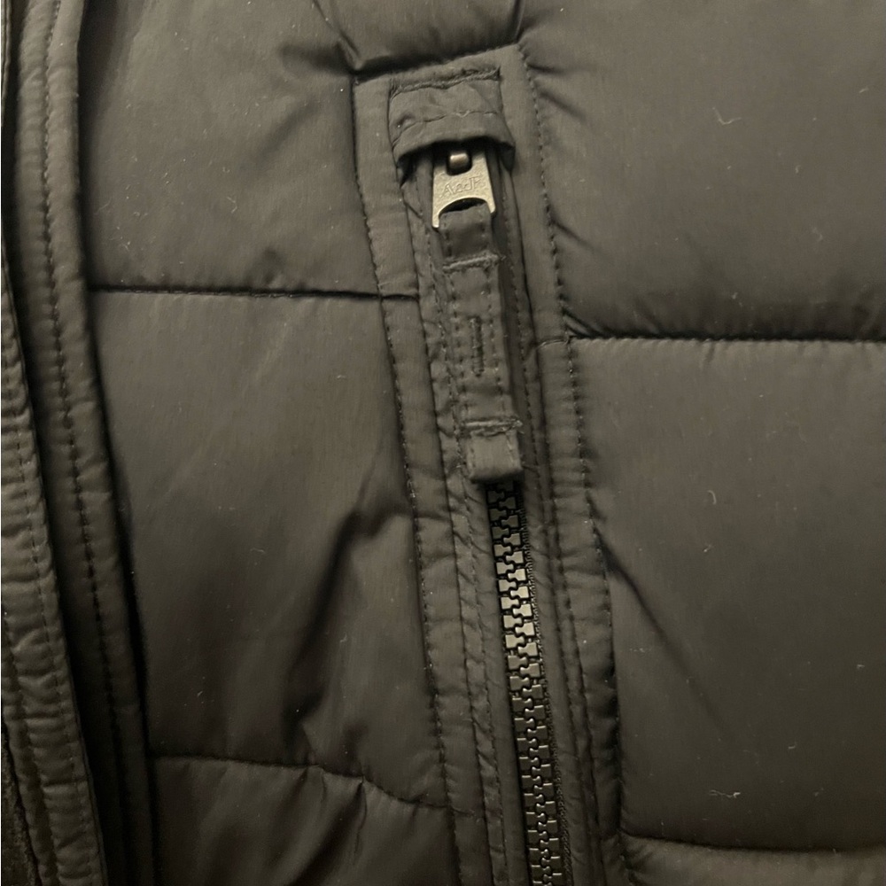 Vintage Abercrombie & Fitch Black Puffer Vest with Emblem - Picture 5 of 8